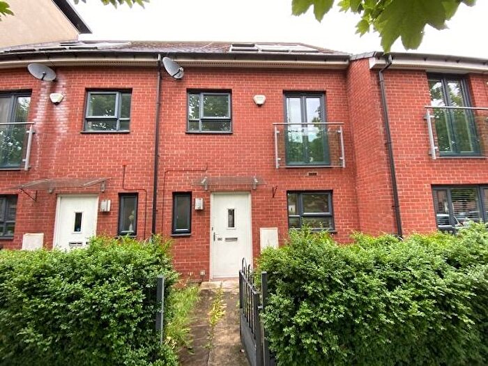 3 Bedroom Terraced House To Rent In Broughton Lane, Salford, M7