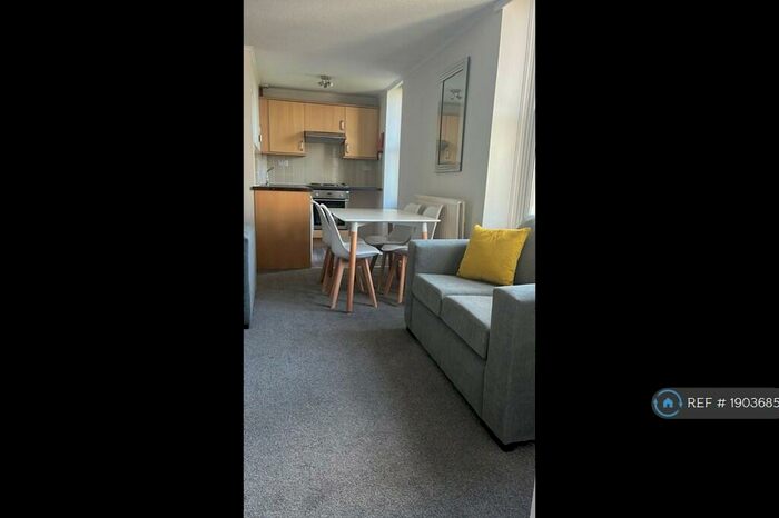 3 Bedroom Flat To Rent In Murieston Road, Edinburgh, EH11