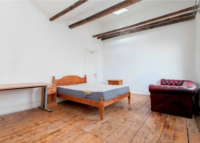 6 Bedroom Flat To Rent In Victoria Park Road, London, E9