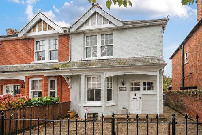 4 Bedroom Property To Rent In Stanley Road, Lymington, SO41