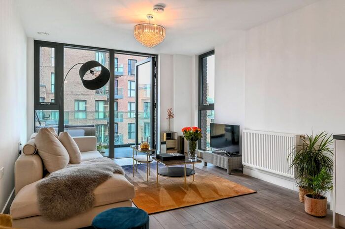 2 Bedroom Flat To Rent In Willowbrook House, Finsbury Park, London, N4