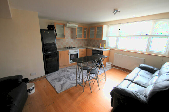 2 Bedroom Apartment To Rent In Harehills Avenue, Leeds, LS8