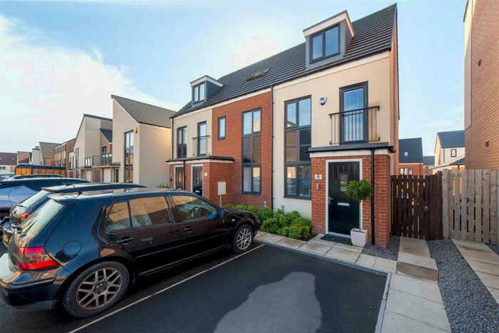 3 Bedroom Town House To Rent In Elmwood Park Gardens, Great Park, Newcastle Upon Tyne, NE13