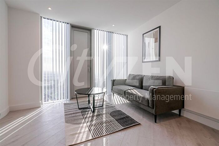 1 Bedroom Flat To Rent In Vista River Gardens, Trinity Way, Manchester, M3