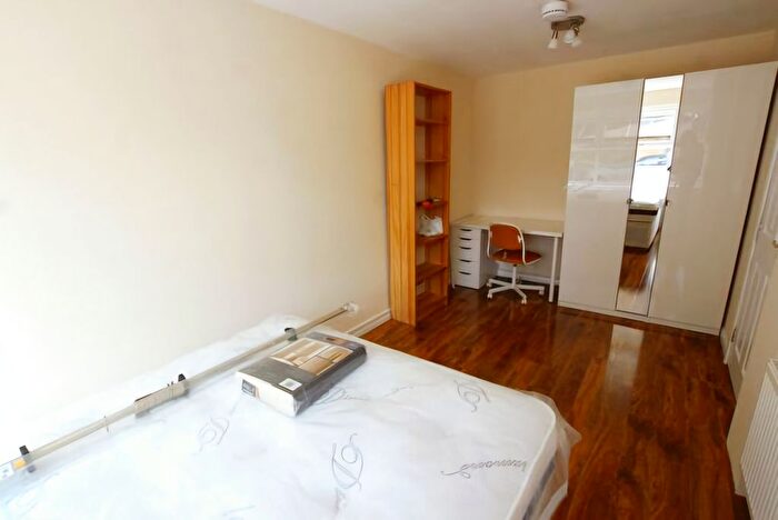 5 Bedroom Flat To Rent In Keats Close, Bermondsey, SE1