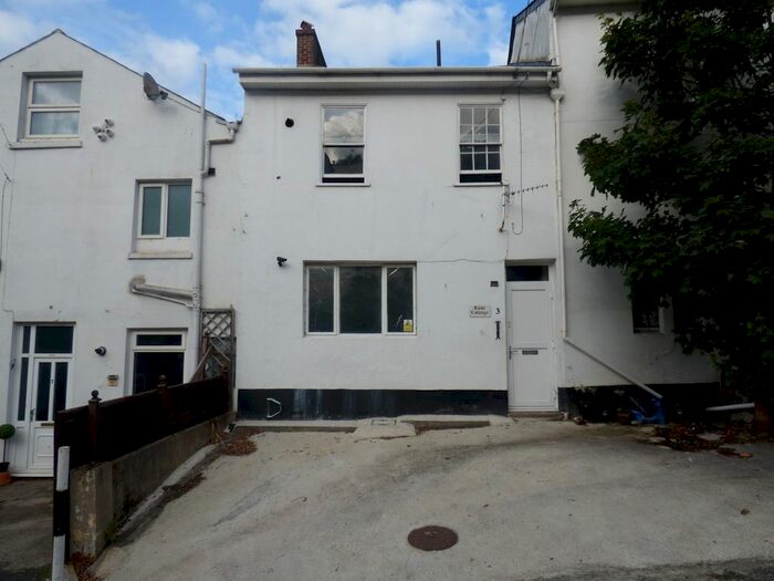 2 Bedroom Flat To Rent In Melville Lane, Torquay, TQ2