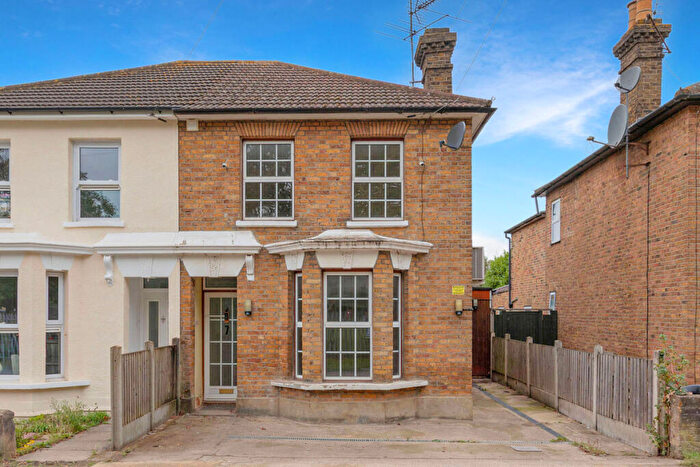 3 Bedroom Semi Detached House To Rent In Park Lane, Romford, RM6