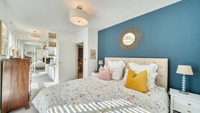 1 Bedroom Flat For Sale In Peart House, NW7