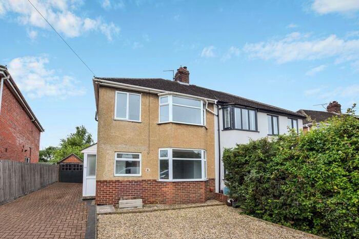 3 Bedroom Semi-Detached House To Rent In The Garth, Yarnton, OX5