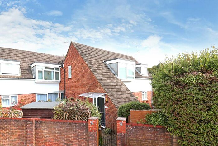 1 Bedroom Maisonette For Sale In Wyedale, London Colney, St. Albans, AL2