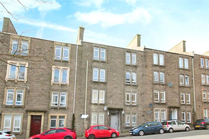 2 Bedroom Flat To Rent In Peddie Street, Dundee, Angus, DD1