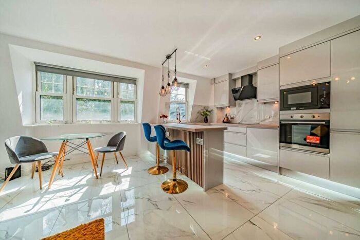 2 Bedroom Flat To Rent In Coombe Lane, London, SW20