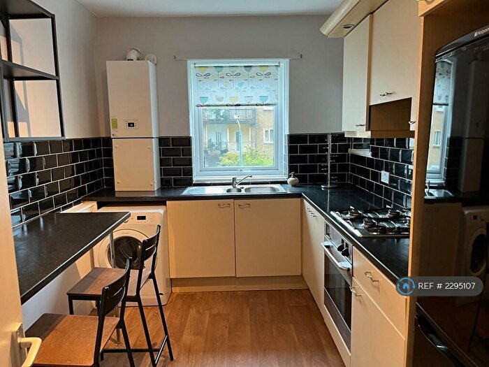 4 Bedroom Flat To Rent In Cherrybank Road, Glasgow, G43