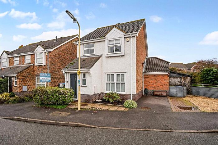 3 Bedroom Detached House For Sale In Trimaran Road, Warsash, SO31
