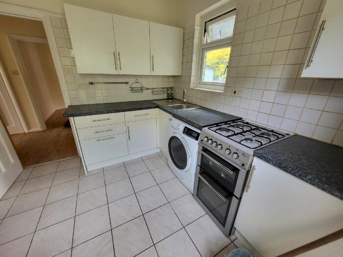 1 Bedroom Flat To Rent In Briton Hill Road, South Croydon, CR2