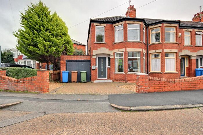 3 Bedroom Town House For Sale In Trafford Road, Willerby, Hull, HU10