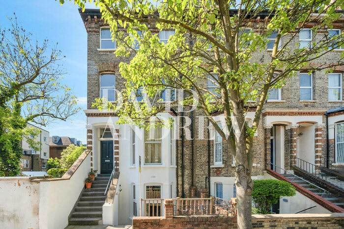 2 Bedroom Apartment To Rent In Marriott Road, N4