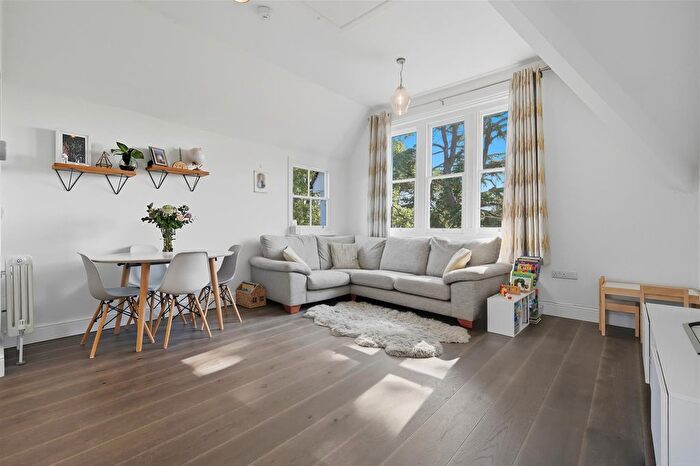 2 Bedroom Flat For Sale In Thomas Barnardo Way, Barkingside, IG6