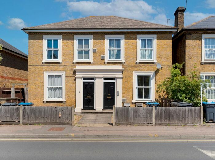 2 Bedroom Flat To Rent In Orchard Road, Kingston Upon Thames, Surrey, KT1