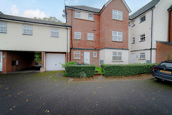 2 Bedroom Flat For Sale In Birch Road, Canterbury, CT1