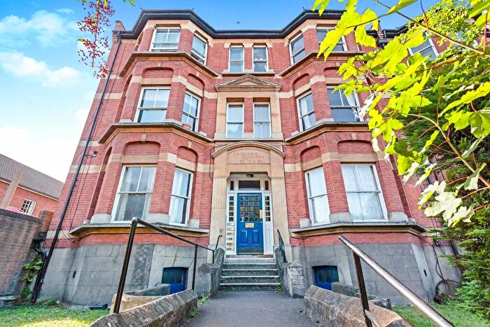 4 Bedroom Flat To Rent In New Cross Road, London, SE14