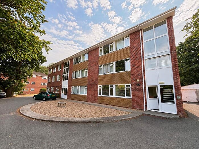 2 Bedroom Flat To Rent In Westfield Avenue, Hayling Island, PO11