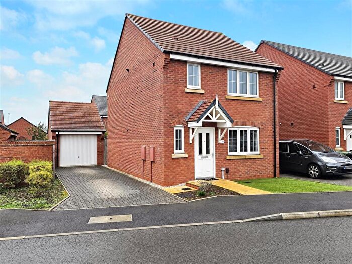 3 Bedroom Detached House For Sale In Albrighton Drive, Kidderminster, Worcestershire, DY10