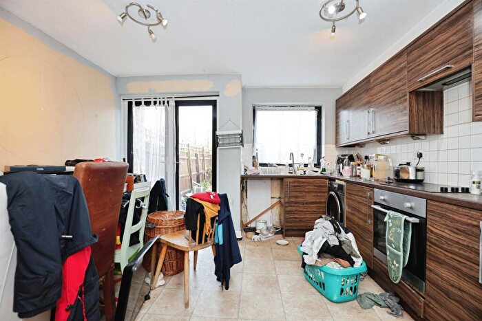 4 Bedroom Terraced House For Sale In Barton Crescent, Leamington Spa, CV31