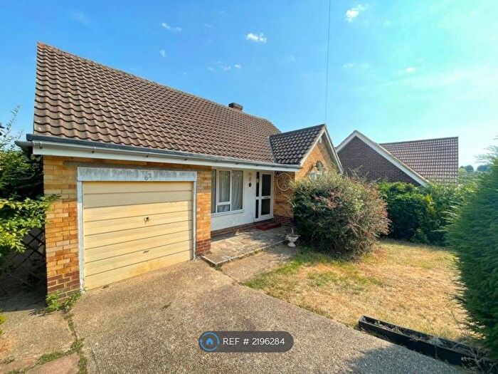 2 Bedroom Bungalow To Rent In Deeds Grove, High Wycombe, HP12