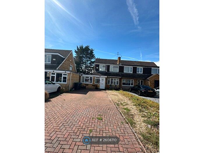 4 Bedroom Semi-Detached House To Rent In Hag Hill Rise, Taplow, Maidenhead, SL6