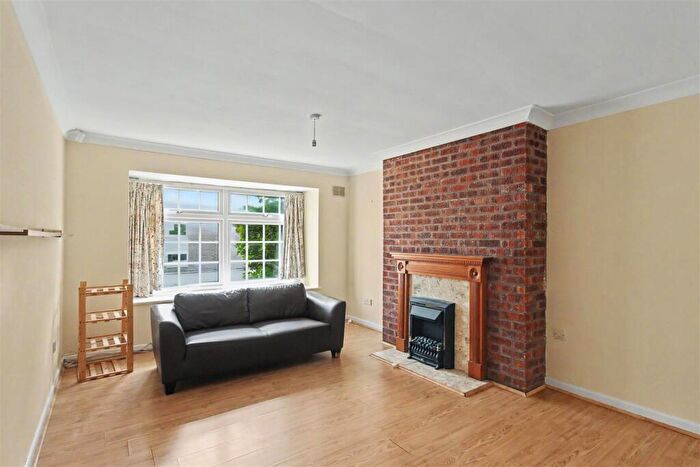 4 Bedroom Semi Detached House To Rent In The Cloisters, Beeston, Nottingham, NG9