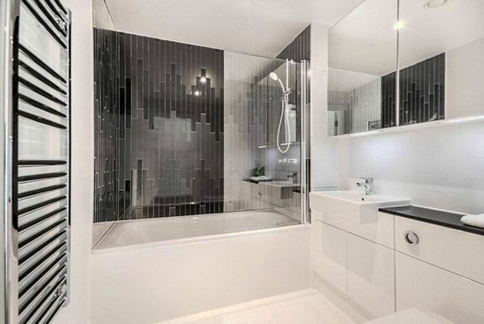 2 Bedroom Flat To Rent In Deacon Street, Elephant And Castle, London, SE17