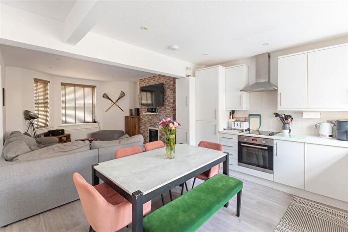 2 Bedroom Flat For Sale In Earl Street, Hastings, TN34