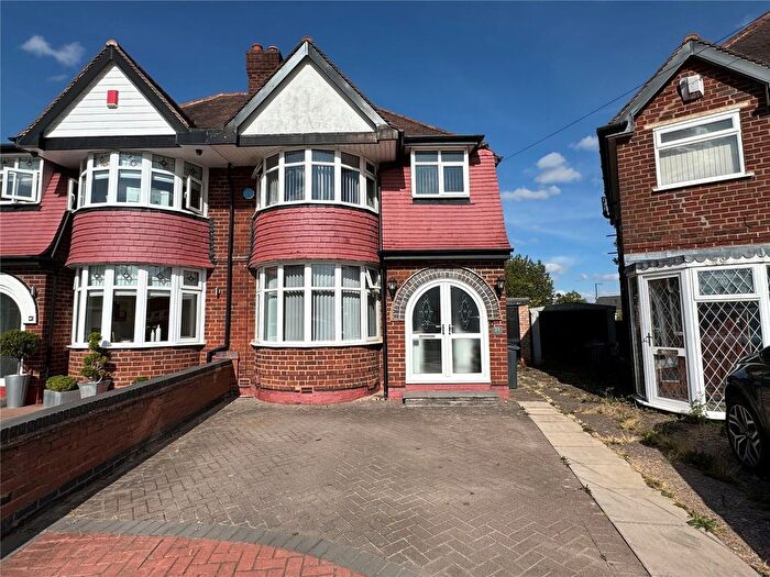 3 Bedroom Semi Detached House For Sale In Charminster Avenue, Birmingham, West Midlands, B25