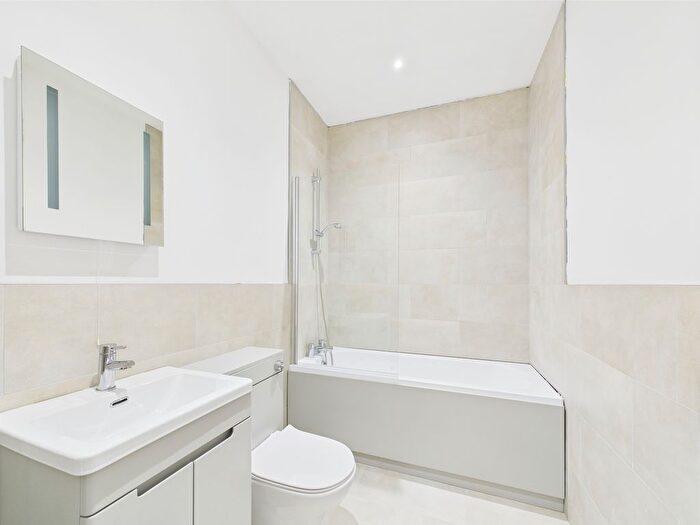 1 Bedroom Flat To Rent In Montague Street, Worthing, BN11