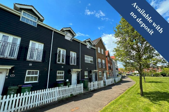 3 Bedroom Town House To Rent In Atkinson Road, Hawkinge, CT18