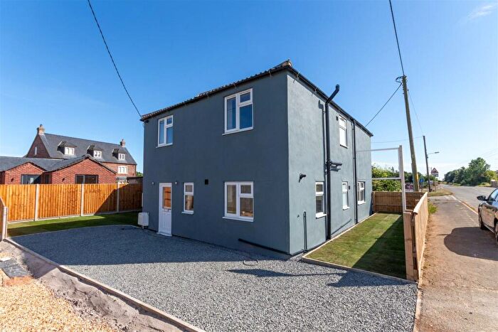 3 Bedroom Semi-Detached House For Sale In Spalding Common, Spalding, PE11