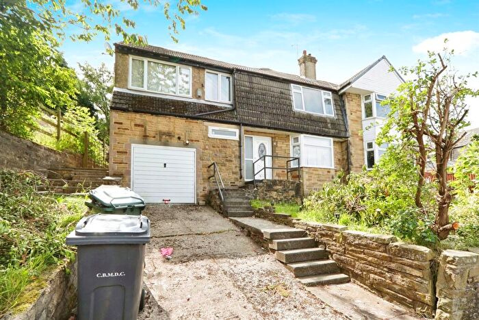 4 Bedroom Semi-Detached House To Rent In Grey Friar Walk, Bradford, BD7