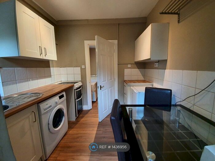 Studio To Rent In Goodwind Road, London, W12