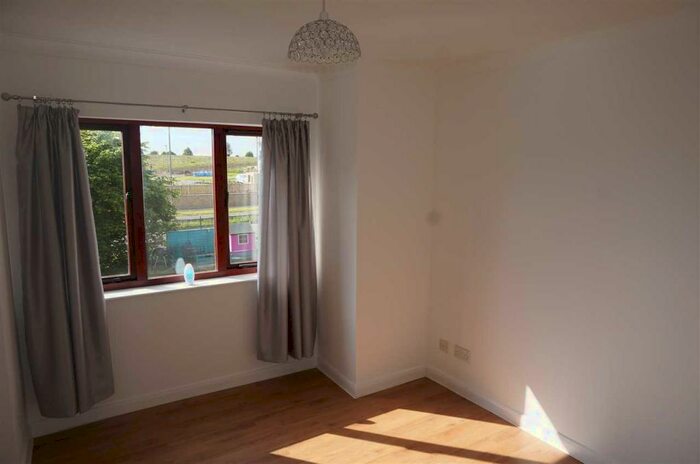 2 Bedroom Apartment To Rent In Mahon Court, Moodiesburn, G69