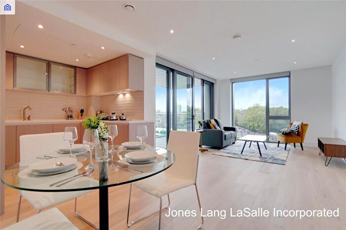 2 Bedroom Apartment To Rent In Prince Of Wales Drive, London, SW11