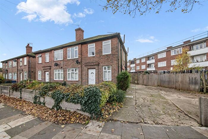 2 Bedroom Maisonette For Sale In Shelley Avenue, Greenford, UB6