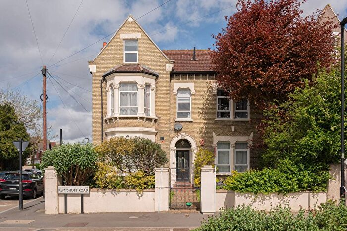 2 Bedroom Flat For Sale In Kempshott Road, Streatham Common, London, SW16