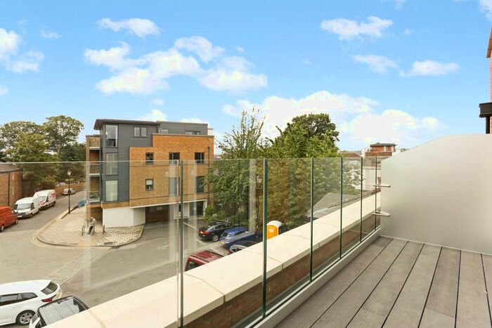 1 Bedroom Flat To Rent In Acre Passage, Windsor, SL4