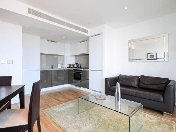 1 Bedroom Flat To Rent In The Landmark East Tower, Marsh Wall, Canary Wharf, London, E14