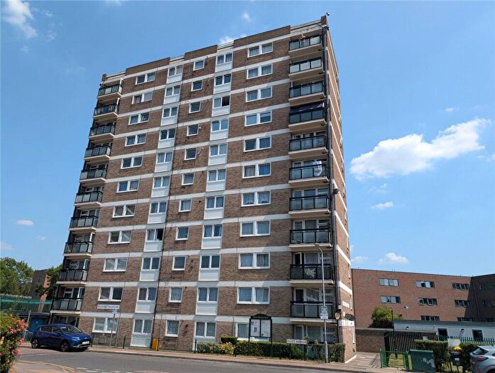 2 Bedroom Flat For Sale In Elvet Avenue, Romford, RM2