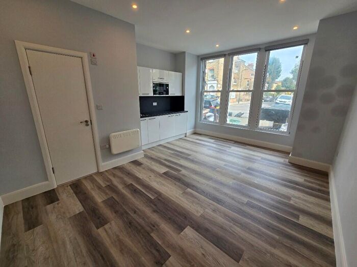 Studio To Rent In Alexandra Grove, London, N4