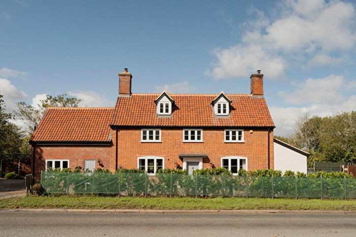 8 Bedroom Detached House For Sale In Norwich Road, Brome, IP23