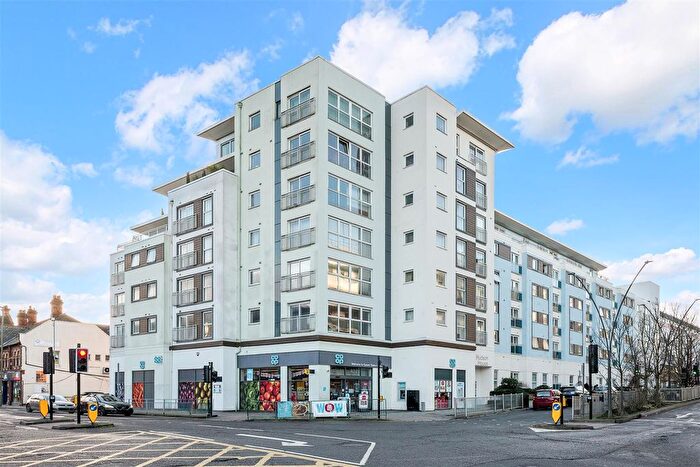 2 Bedroom Flat For Sale In Station Approach, Epsom, KT19