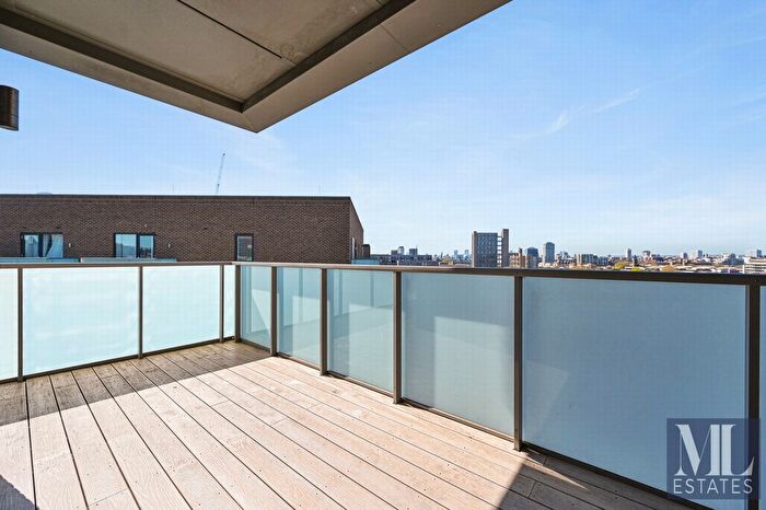 2 Bedroom Flat For Sale In Lighterman Point, New Village Avenue, London, E14